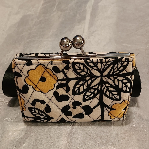 Vera Bradley Quilted Snap Lock Bi-Fold Wallet 5 X 3.5 - Picture 3 of 13